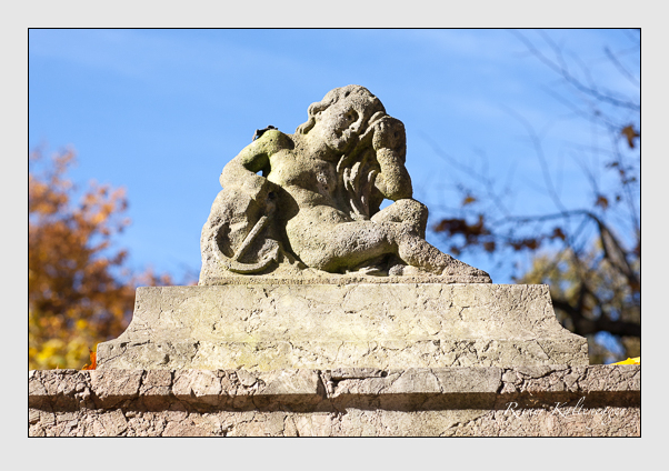 Grab der familie reuther auf dem alten südfriedhof münchen (november 2011)