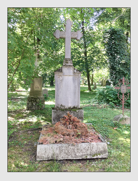 Grab der familie knözinger auf dem alten südfriedhof münchen (oktober 2016)