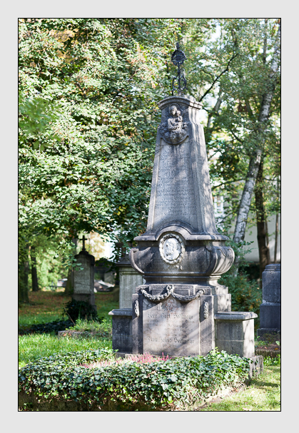 Grab der familien müller & sedlmayr auf dem alten südfriedhof münchen (oktober 2007)