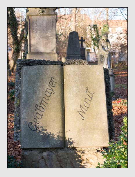 Grab der familien grabmayer & maul auf dem alten südfriedhof münchen