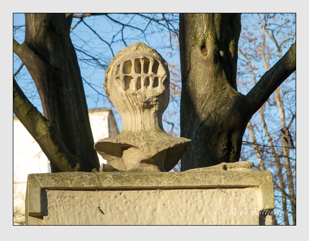 Grab der familie raglovich auf dem alten südfriedhof münchen (dezember 2015)