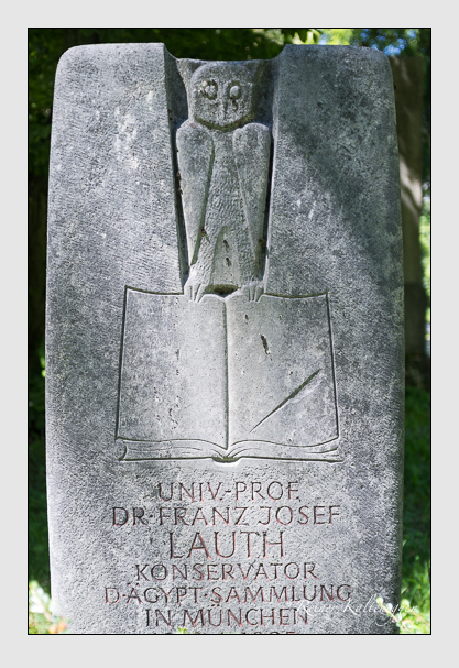 Grab der familie lauth auf dem alten südfriedhof münchen