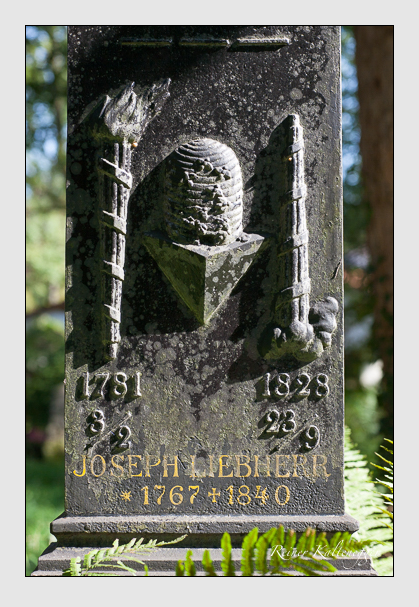 Grab der familie liebherr auf dem alten südfriedhof münchen