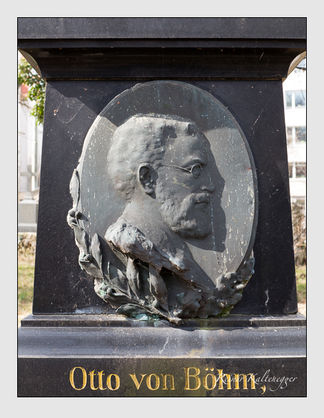 Grab der familie böhm auf dem alten südfriedhof münchen