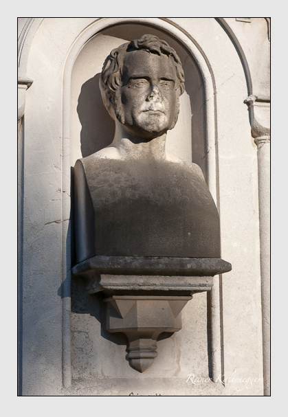 Grab der familie holland auf dem alten südfriedhof münchen