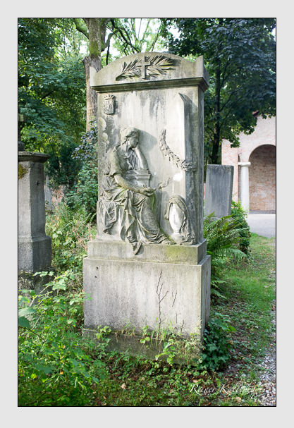 Grab der familien sendtner & völderndorff waradein auf dem alten südfriedhof münchen