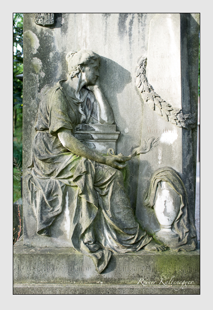 Grab der familien sendtner & völderndorff waradein auf dem alten südfriedhof münchen
